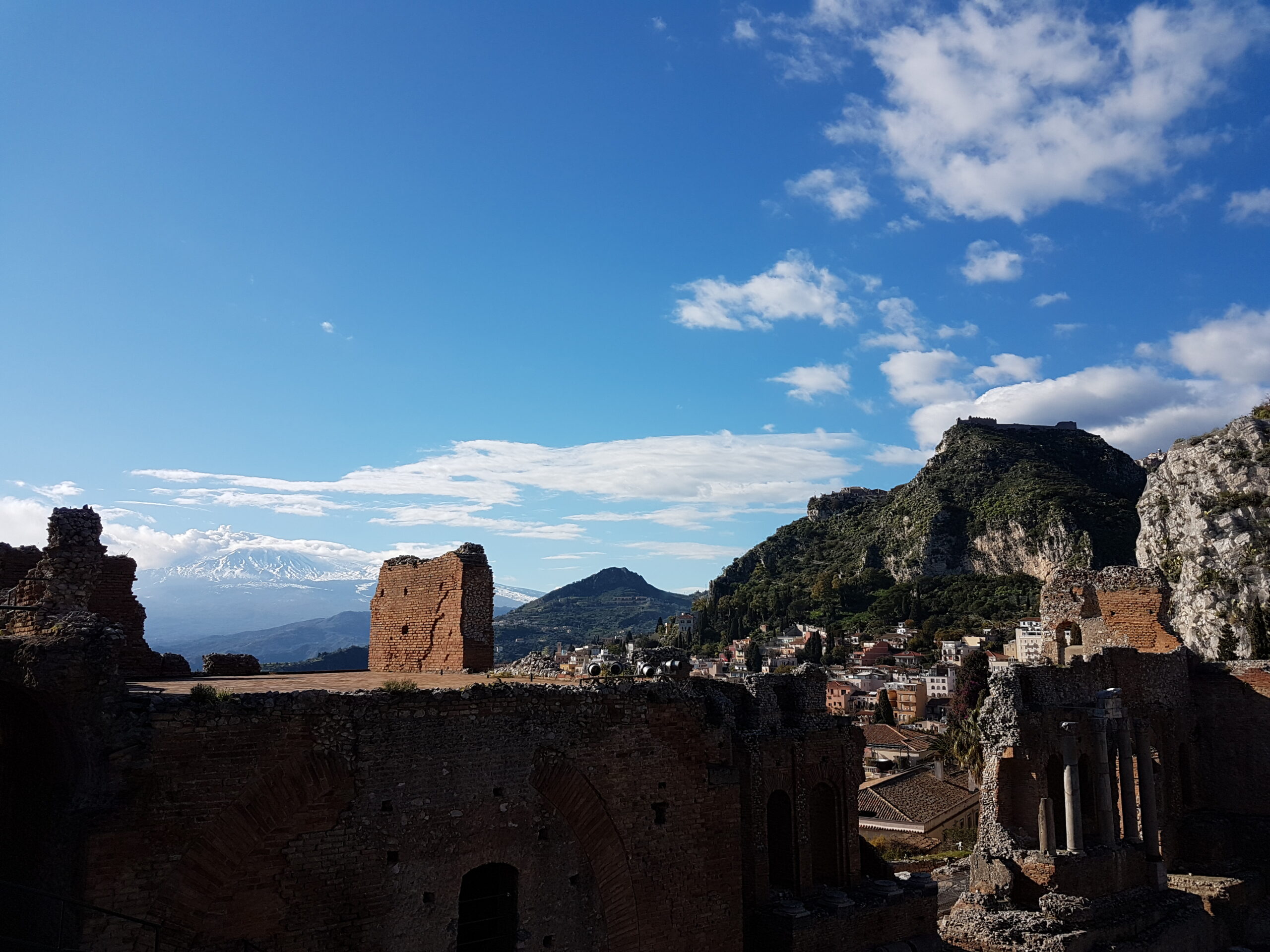 Teatro Greco di Taormina mit dem Ätna im Hintergrund