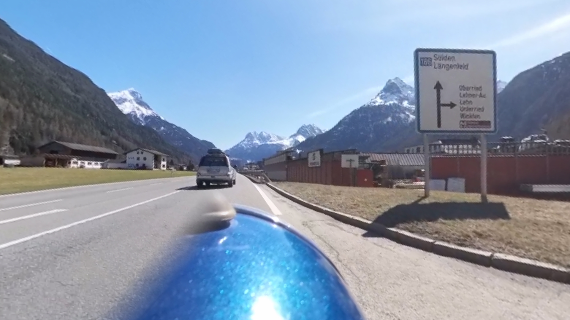 Fahrt ins Ötztal - Alpenstraße mit schneebedeckten Bergen