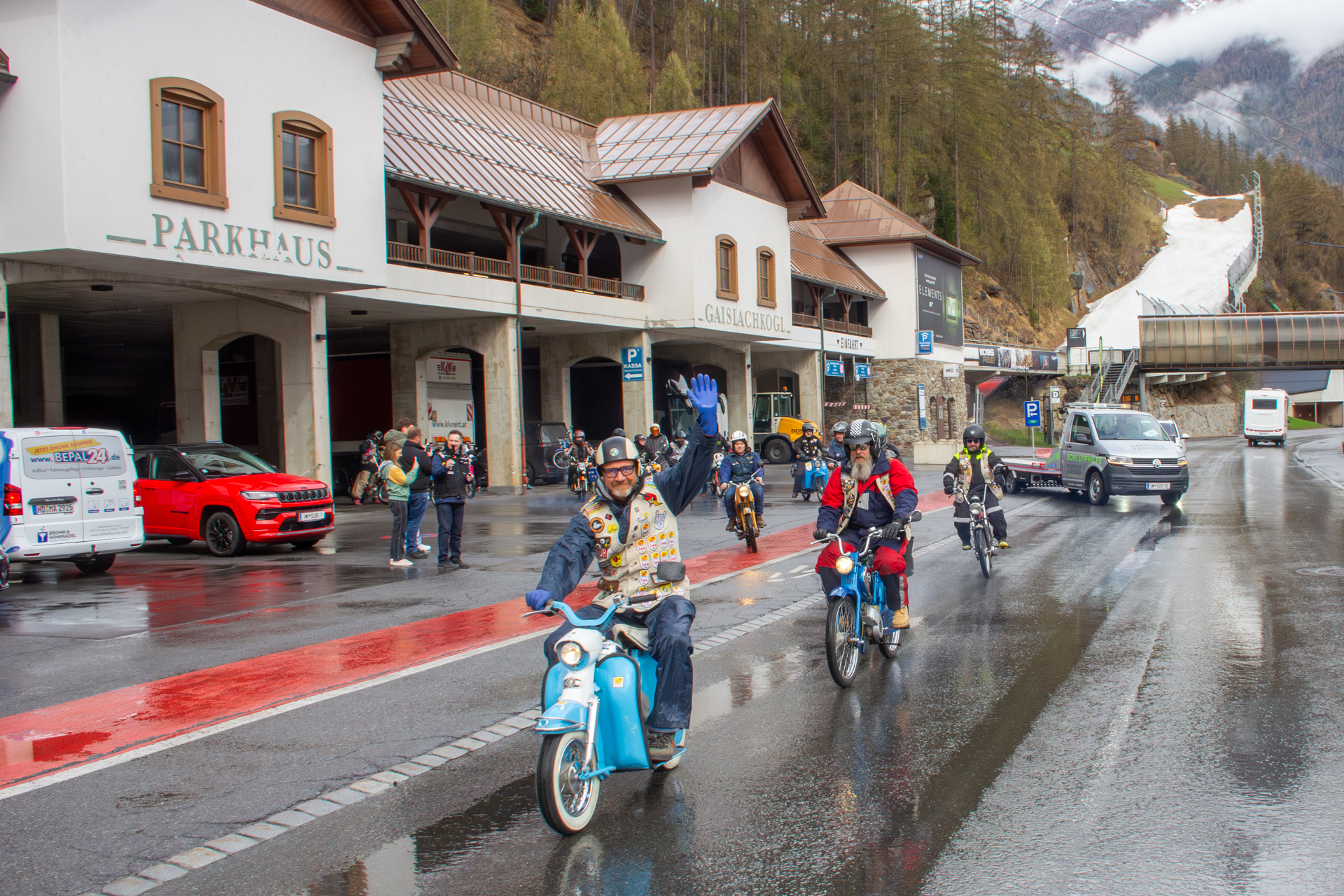 Startaufstellung beim 10. Hillclimb des Ötztaler Moped Vereins, Sölden