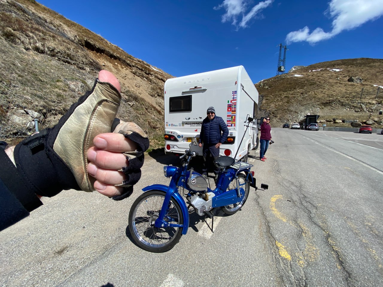 Fist-Bump am Jaufenpass mit Turner's Tours