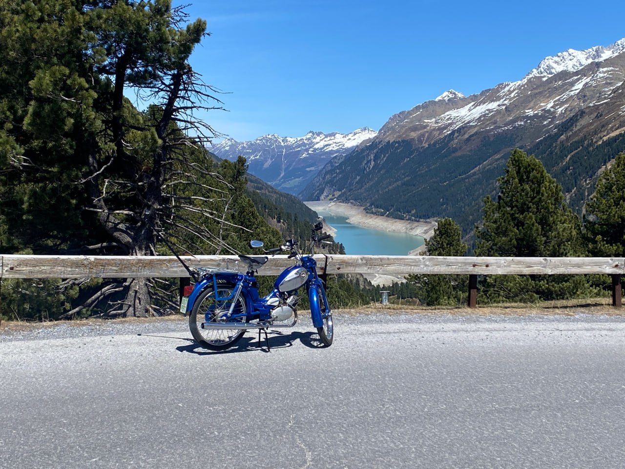 Zündapp Bergsteiger vor Gepatschspeicher Panorama
